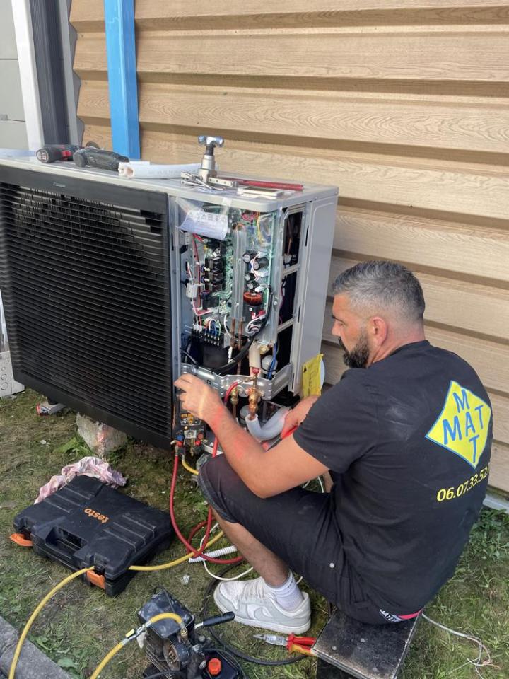 Installation de panneaux solaire, Pont-du-Château